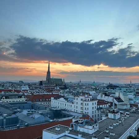 Center Apartment With 360° Rooftop Wina Bagian luar foto